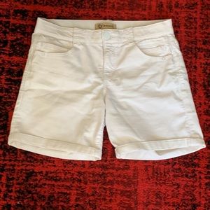 Democracy light-weight “Ab” solution white shorts